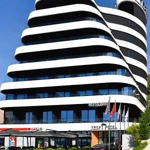 Hotel Yacht
