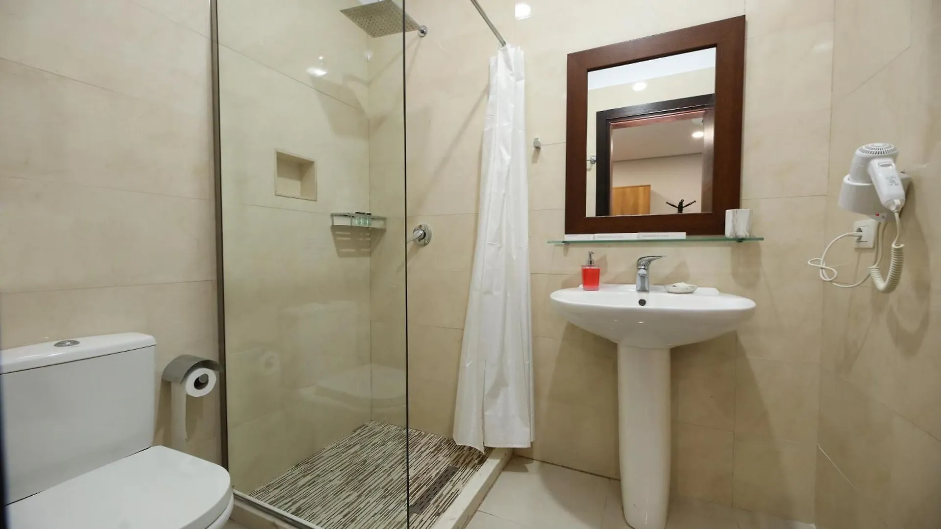 Hotel Salvadore Vlore 3*,  Albania