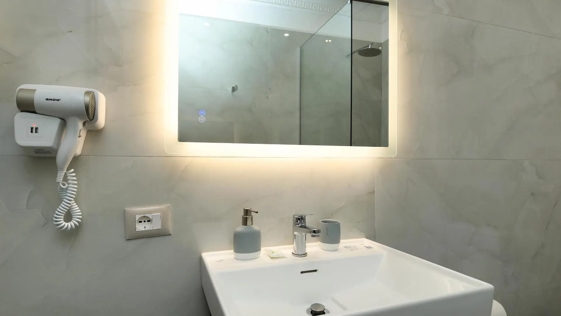 Hotel Salvadore Vlore 3*,
